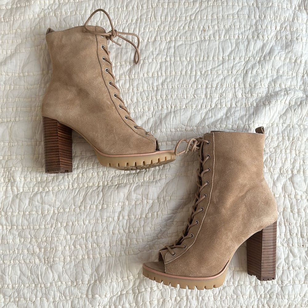 **Worn 1x** VINCE CAMUTO HEMMY BOOT